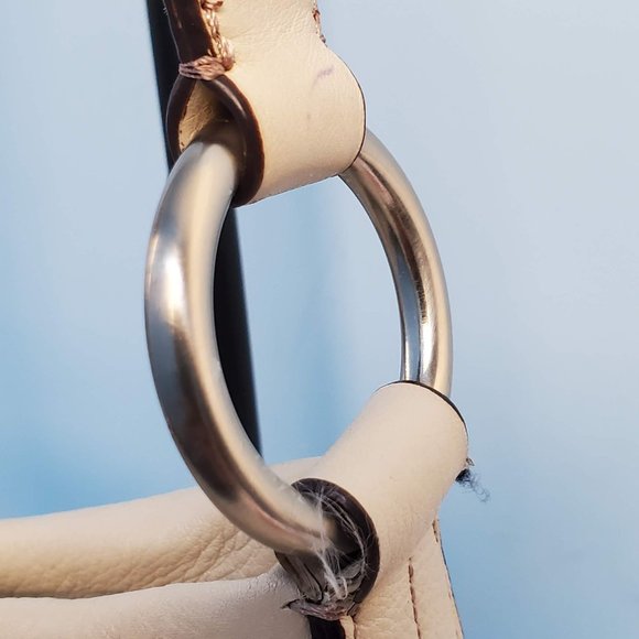 B. Makowsky Cream Leather Bag - Picture 15 of 16